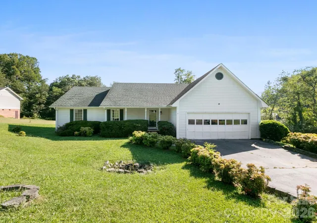 Photo 2 of Single family home for sale at 1 Strathmore Dr, Arden, NC 28704 | MLS# 4397102 | Listing updated on 2026-09-06