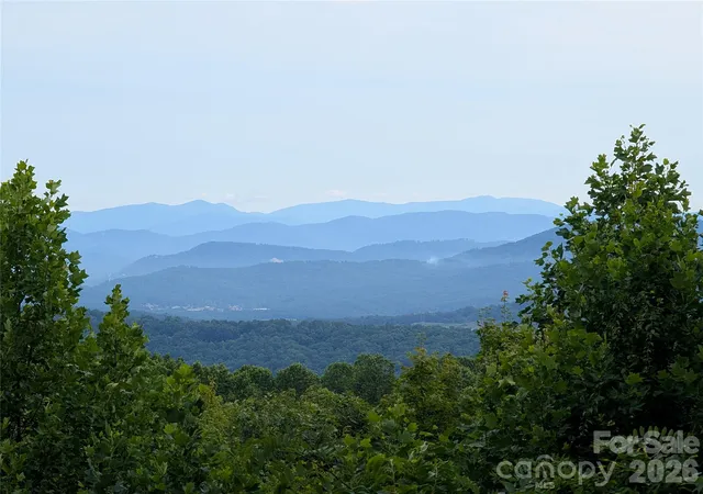 Photo 3 of Single family home for sale at 122 Birchwood Dr, Hendersonville, NC 28739 | MLS# 4397115 | Listing updated on 2026-08-02