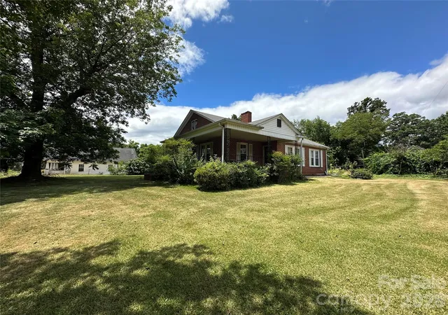 Photo 2 of Single family home for sale at 502 Connelly Springs Rd Sw, Lenoir, NC 28645 | MLS# 4397150 | Listing updated on 2026-07-09