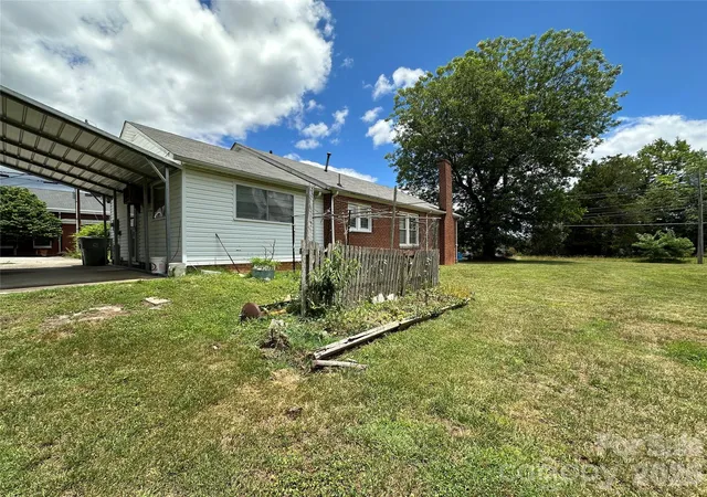 Photo 4 of Single family home for sale at 502 Connelly Springs Rd SW, Lenoir, NC 28645 | MLS# 4397150 | Listing updated on 2026-07-09