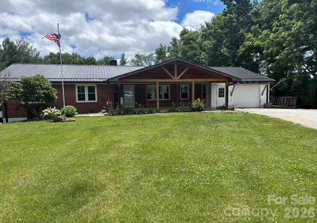 Homes for sale in Spruce Pine, NC | 86 Jack Sullins Rd, Spruce Pine, NC 28777 | MLS# 4397158