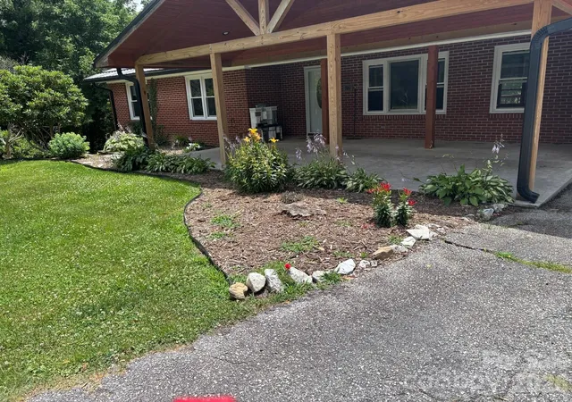 Homes for sale in Spruce Pine, NC | 86 Jack Sullins Rd, Spruce Pine, NC 28777 | MLS# 4397158
