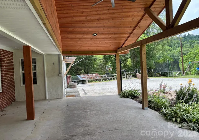 Homes for sale in Spruce Pine, NC | 86 Jack Sullins Rd, Spruce Pine, NC 28777 | MLS# 4397158