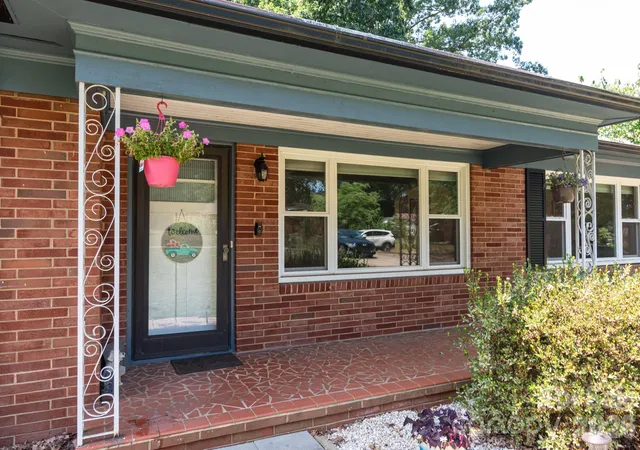 Homes for sale in Statesville, NC | 117 Rockwood Ln, Statesville, NC 28677 | MLS# 4397169