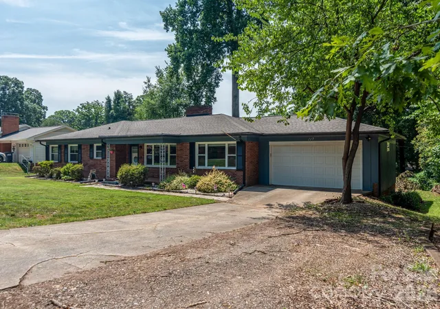 Homes for sale in Statesville, NC | 117 Rockwood Ln, Statesville, NC 28677 | MLS# 4397169