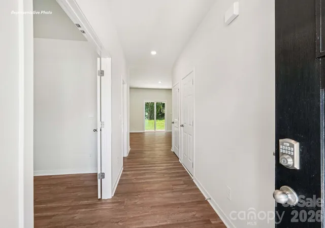 2nd image of 5124 Parker Forest Dr, Charlotte, NC 28215 | MLS# 4397206