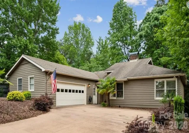 Photo 4 of Single family home for sale at 18 Shipmaster Ct, Clover, SC 29710 | MLS# 4397222 | Listing updated on 2026-08-21