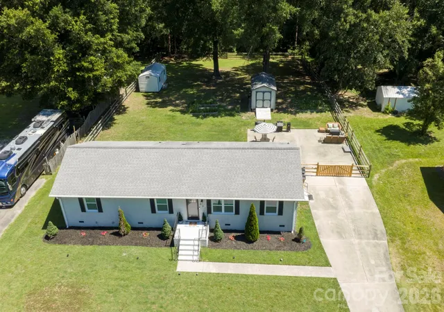 Homes for sale in Matthews, NC | 421 Catawba Cir N, Matthews, NC 28104 | MLS# 4397270