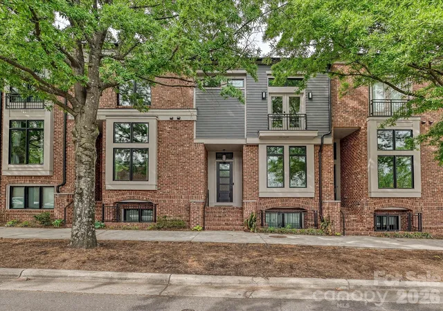 Photo 2 of Townhouse for sale at 432 E 33rd Street, Charlotte, NC 28205 | MLS# 4397300 | Listing updated on 2026-09-17
