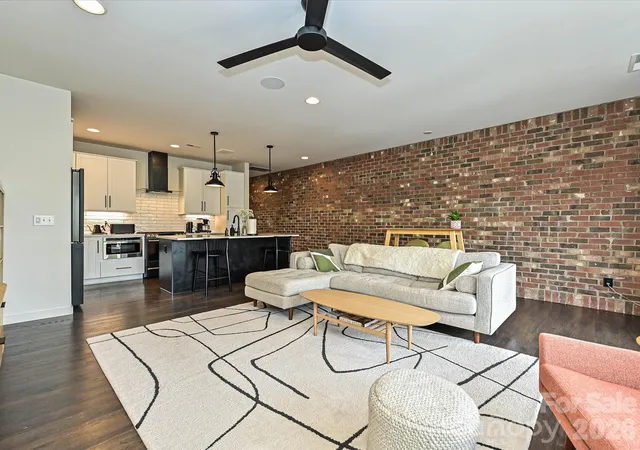 Photo 3 of Townhouse for sale at 432 E 33rd Street, Charlotte, NC 28205 | MLS# 4397300 | Listing updated on 2026-09-17