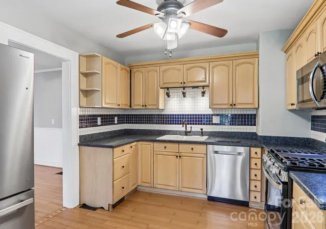 Photo 3 of Single family home for sale at 5 Belmont Ave, Asheville, NC 28806 | MLS# 4397303 | Listing updated on 2026-10-21