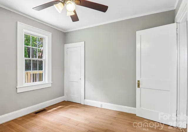 Photo 4 of Single family home for sale at 5 Belmont Ave, Asheville, NC 28806 | MLS# 4397303 | Listing updated on 2026-10-21