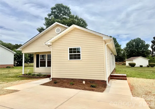 image of 121 S Beaver St, Landis, NC 28088 | MLS# 4397337