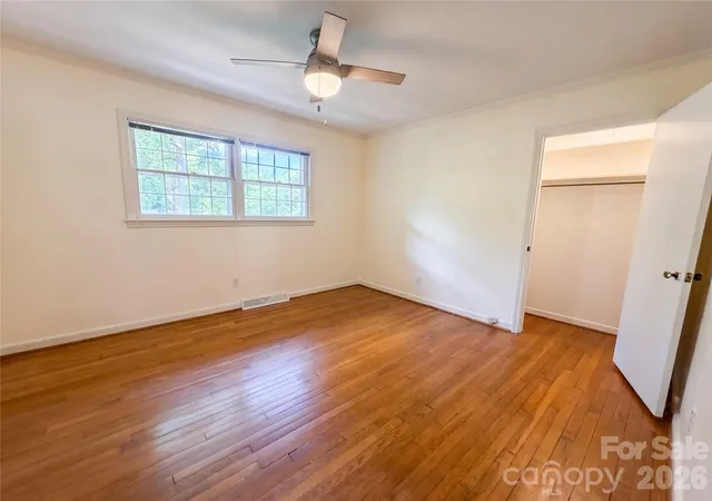 Photo 4 of Single family home for sale at 501 Derby Ct, Gastonia, NC 28054 | MLS# 4397339 | Listing updated on 2026-09-17