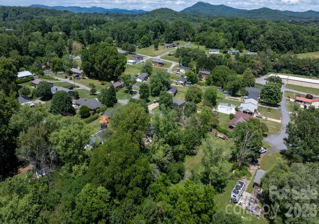 Homes for sale in Cajahs Mountain, NC | 1102 Afton Dr, Cajahs Mountain, NC 28645 | MLS# 4397341
