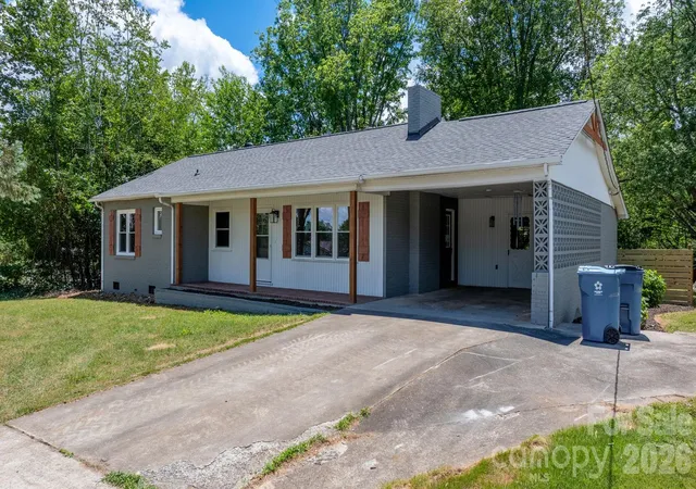 Homes for sale in Cajahs Mountain, NC | 1102 Afton Dr, Cajahs Mountain, NC 28645 | MLS# 4397341