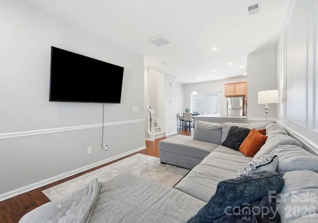 Photo 3 of Townhouse for sale at 4005 Marygrove Ct, Charlotte, NC 28213 | MLS# 4397350 | Listing updated on 2026-08-13
