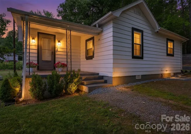 Photo 4 of Single family home for sale at 1320 Tom Fox St, Morganton, NC 28655 | MLS# 4397352 | Listing updated on 2026-09-15