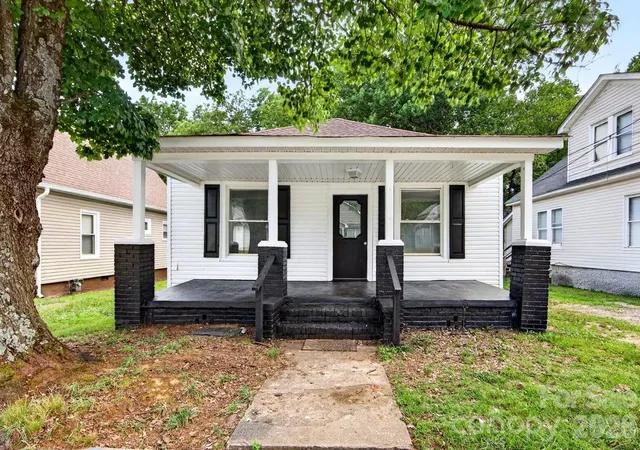 Homes for sale in Salisbury, NC | 525 E Cemetery St, Salisbury, NC 28144 | MLS# 4397364
