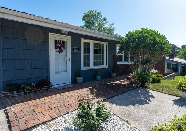 Photo 3 of Single family home for sale at 1928 Marigold Ln, Hudson, NC 28638 | MLS# 4397368 | Listing updated on 2026-08-27