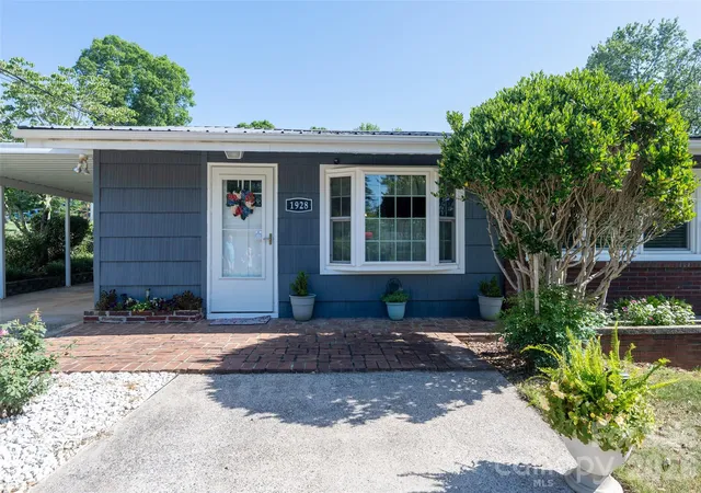 Photo 3 of Single family home for sale at 1928 Marigold Ln, Hudson, NC 28638 | MLS# 4397368 | Listing updated on 2026-08-27