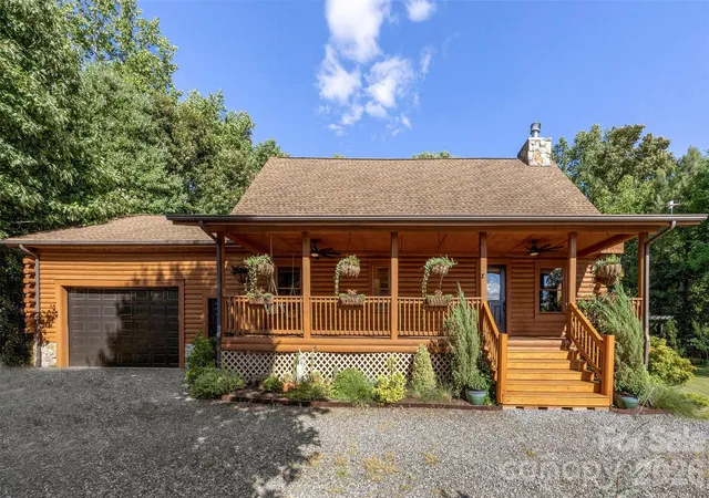 Photo 3 of Sale Pending at 133 Folkstone Rd, Mooresville, NC 28117 | MLS# 4397387 | Listing updated on 2026-08-18