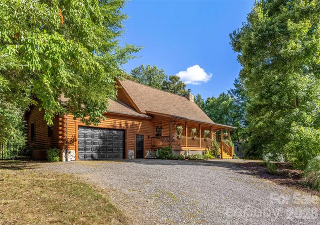 Photo 4 of Sale Pending at 133 Folkstone Rd, Mooresville, NC 28117 | MLS# 4397387 | Listing updated on 2026-08-18