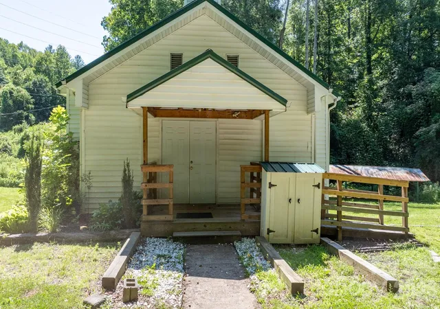 Photo 3 of Single family home for sale at 1715 Morningstar Church Rd, Lenoir, NC 28645 | MLS# 4397399 | Listing updated on 2026-09-20