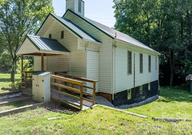 Photo 3 of Single family home for sale at 1715 Morningstar Church Rd, Lenoir, NC 28645 | MLS# 4397399 | Listing updated on 2026-09-20