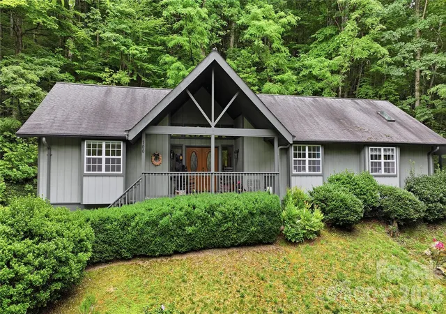 Homes for sale in Whittier, NC | 100 Foresthill Ln, Whittier, NC 28789 | MLS# 4397403