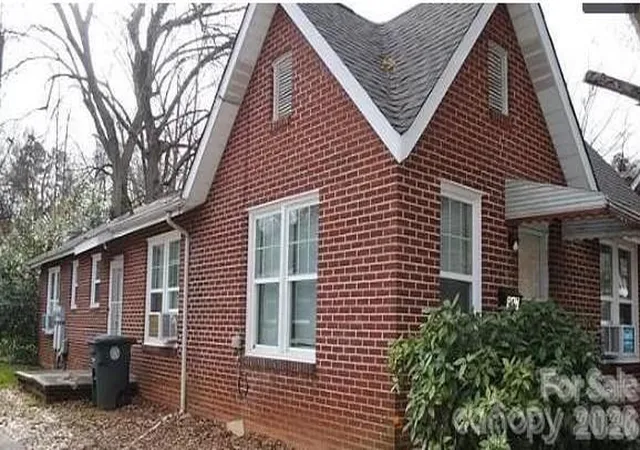 Photo 1 of Single family home for sale at 911 N Jackson St, Salisbury, NC 28144 | MLS# 4397412 | Listing updated on 2026-06-28