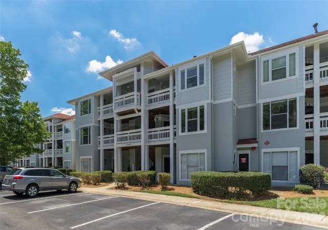 4th image of 17919 Kings Point Dr #K, Cornelius, NC 28031 | MLS# 4397416