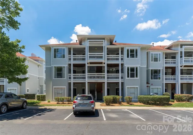 5th image of 17919 Kings Point Dr #K, Cornelius, NC 28031 | MLS# 4397416