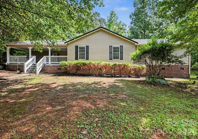 Homes for sale in Denton, NC | 705 Loflin Rd, Denton, NC 27239 | MLS# 4397453
