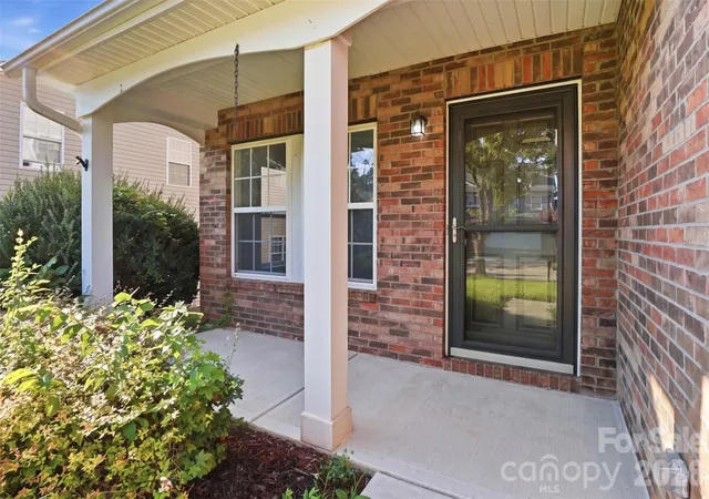 Photo 4 of Single family home for sale at 353 Primrose Walk, Fort Mill, SC 29715 | MLS# 4397458 | Listing updated on 2026-09-14
