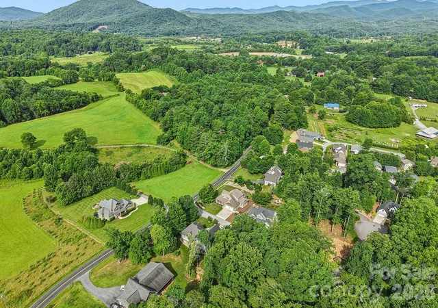 Homes for sale in Etowah, NC | 17 Hamilton Woods Ln, Etowah, NC 28729 | MLS# 4397460