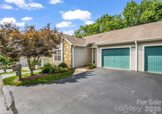 1st image of 341 Laurel Park Pl, Hendersonville, NC 28791 | MLS# 4397464