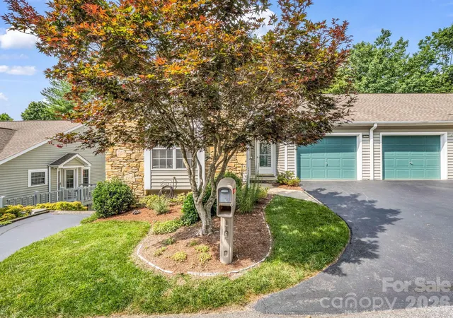 2nd image of 341 Laurel Park Pl, Hendersonville, NC 28791 | MLS# 4397464