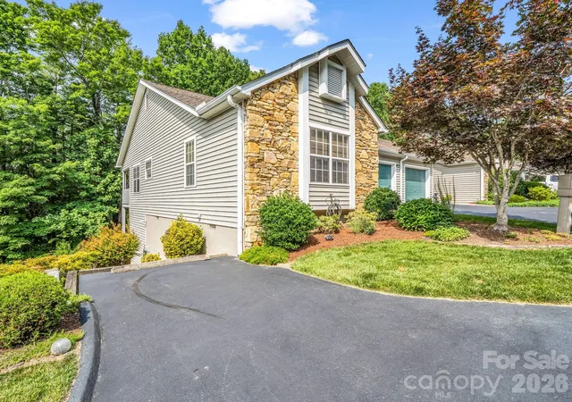 3rd image of 341 Laurel Park Pl, Hendersonville, NC 28791 | MLS# 4397464
