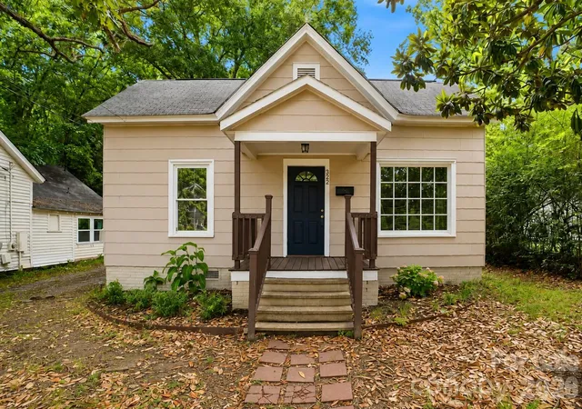 Photo 2 of Single family home for sale at 322 Willow St, Gastonia, NC 28054 | MLS# 4397563 | Listing updated on 2026-09-30