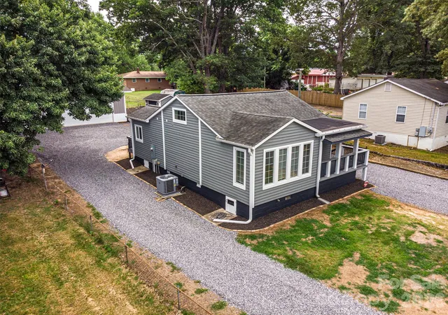 Photo 1 of Single family home for sale at 233 Eastside Dr, Statesville, NC 28625 | MLS# 4397585 | Listing updated on 2026-08-28