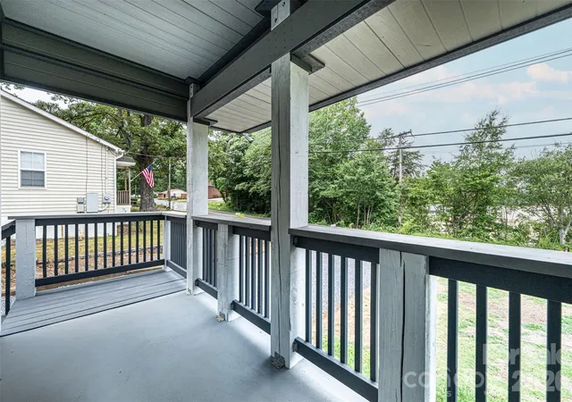 Photo 2 of Single family home for sale at 233 Eastside Dr, Statesville, NC 28625 | MLS# 4397585 | Listing updated on 2026-08-28