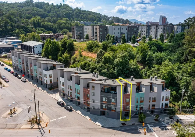 Listing Photo 4 - Condo for sale in building located at 102 Southside Ave, Asheville, NC 28801 - Unit #15