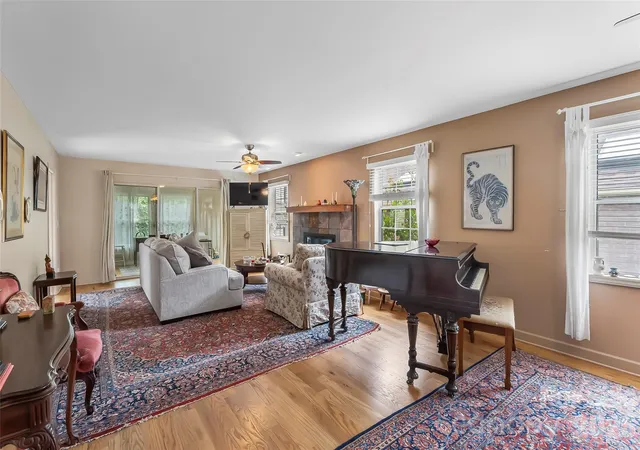 Homes for sale in Hendersonville, NC | 137 Exeter Ct, Hendersonville, NC 28791 | MLS# 4397622