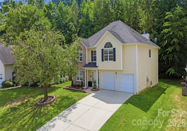 Homes for sale in Charlotte, NC | 4923 Eagle Creek Dr, Charlotte, NC 28269 | MLS# 4397626