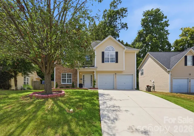 Homes for sale in Charlotte, NC | 4923 Eagle Creek Dr, Charlotte, NC 28269 | MLS# 4397626