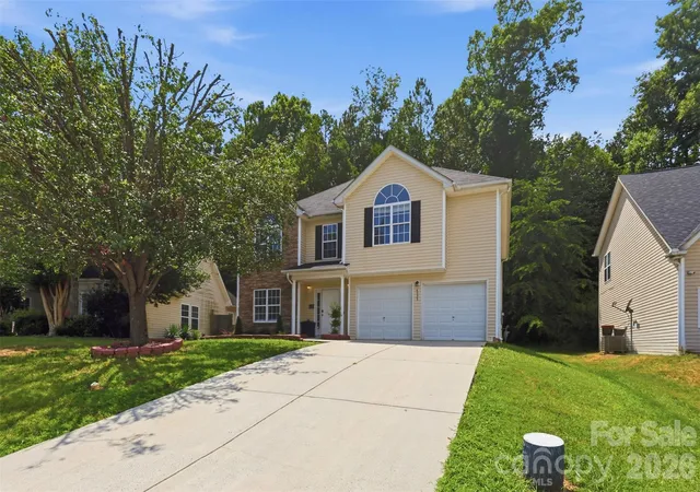 Homes for sale in Charlotte, NC | 4923 Eagle Creek Dr, Charlotte, NC 28269 | MLS# 4397626