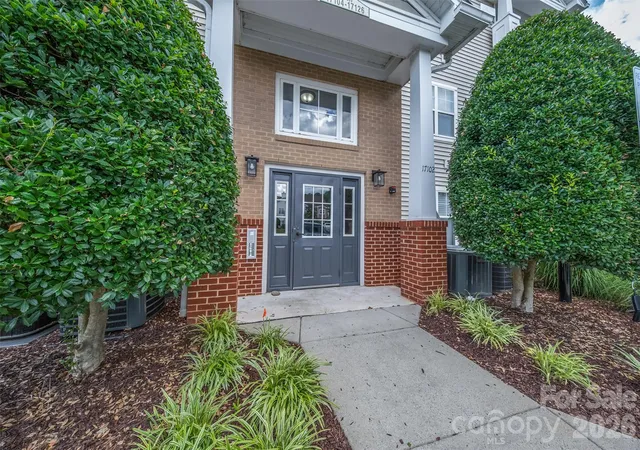 3rd image of 17110 Red Feather Dr, Charlotte, NC 28277 | MLS# 4397638