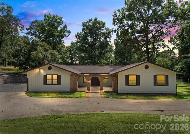 2nd image of 4024 Wandering Ln Ne, Hickory, NC 28601 | MLS# 4397647