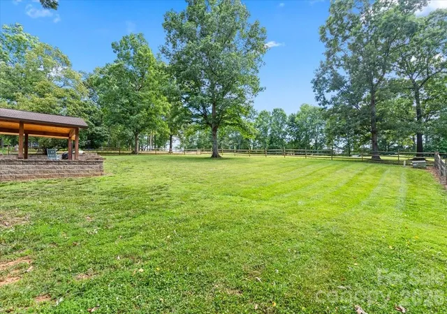 Photo 3 of Single family home for sale at 4024 Wandering Ln NE, Hickory, NC 28601 | MLS# 4397647 | Listing updated on 2026-09-20